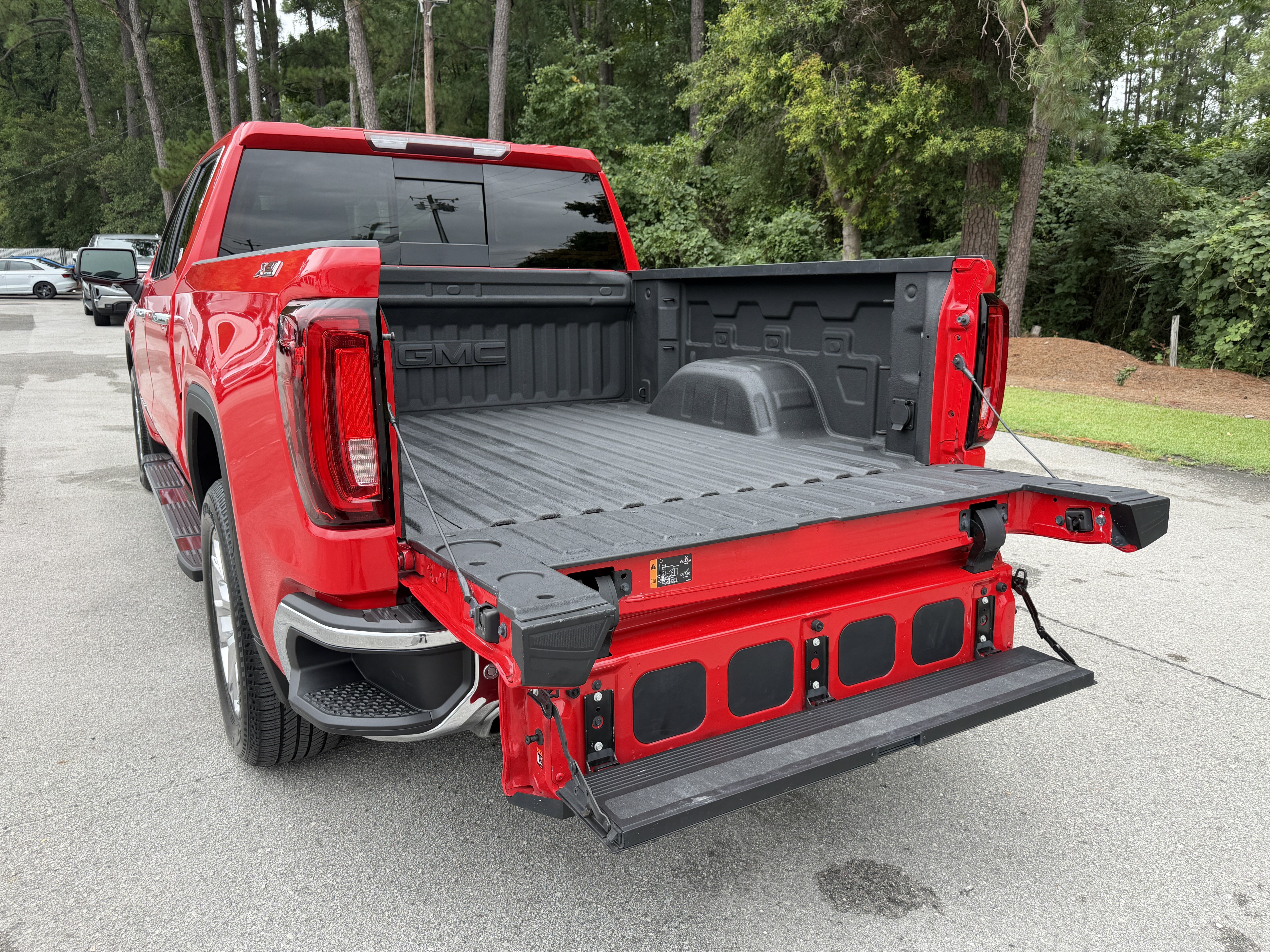 Used 2020 GMC Sierra 1500 SLT w/ SLT Premium Plus Package AWD/4WD image 11