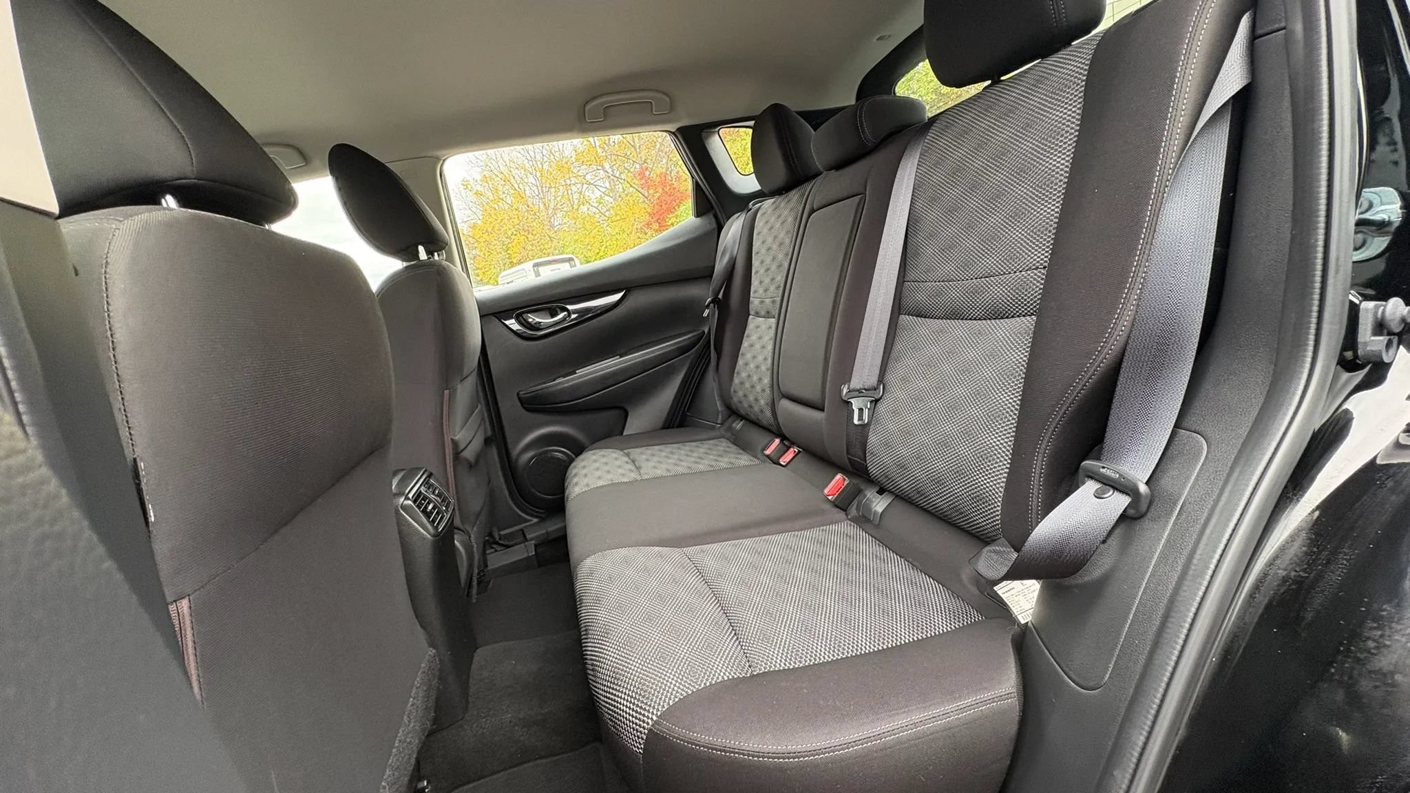 Used 2017 Nissan Rogue Sport SV FWD image 23