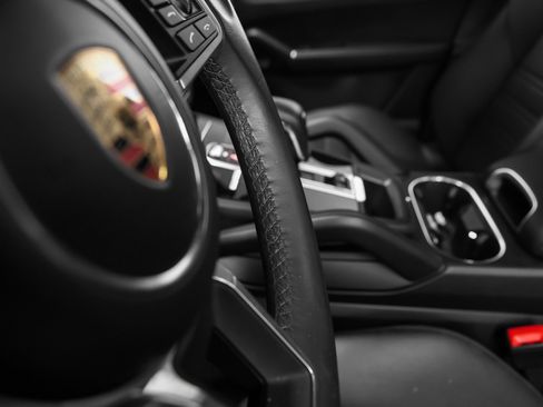 Used 2023 Porsche Cayenne Platinum Edition image 33