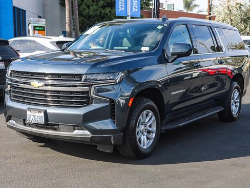 Used 2021 Chevrolet Suburban LT image 3