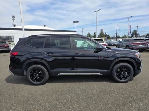 New 2026 Volkswagen Atlas Peak Edition AWD/4WD image 2