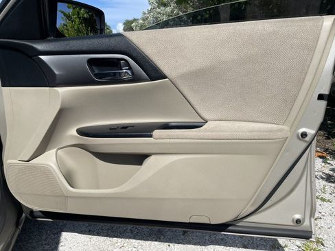 Used 2013 Honda Accord LX image 26