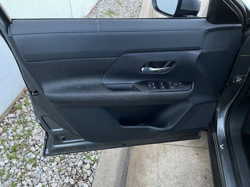 Used 2025 Nissan Kicks SV image 13