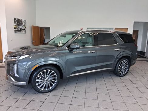 Used 2023 Hyundai Palisade Calligraphy image 5