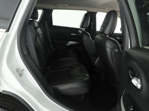 Used 2018 Jeep Cherokee Latitude Plus image 7