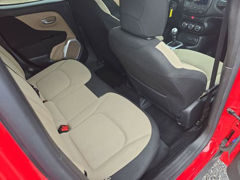 Used 2015 Jeep Renegade Latitude w/ Cold Weather Group II FWD image 12