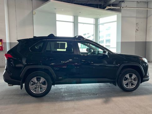 Used 2022 Toyota RAV4 XLE w/ XLE Grade Weather Package AWD/4WD image 12