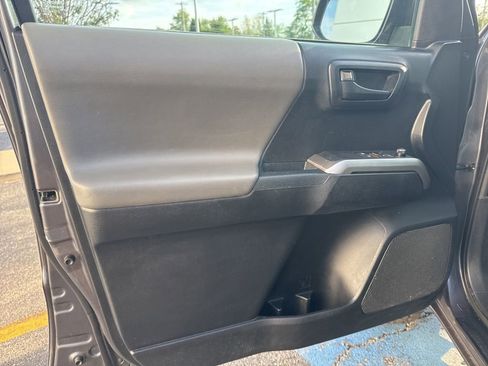 Used 2016 Toyota Tacoma SR5 RWD image 10
