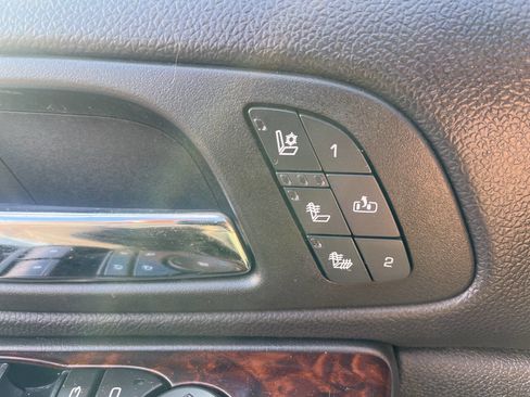 Used 2010 GMC Yukon Denali image 18