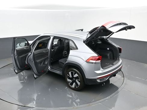 Used 2024 Volkswagen Atlas Cross Sport SE image 27