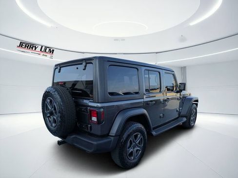Used 2018 Jeep Wrangler Unlimited Sport S AWD/4WD image 3