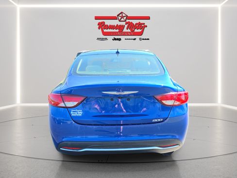 Used 2017 Chrysler 200 Limited Platinum FWD image 4