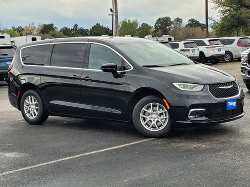 New 2026 Chrysler Pacifica Select image 2