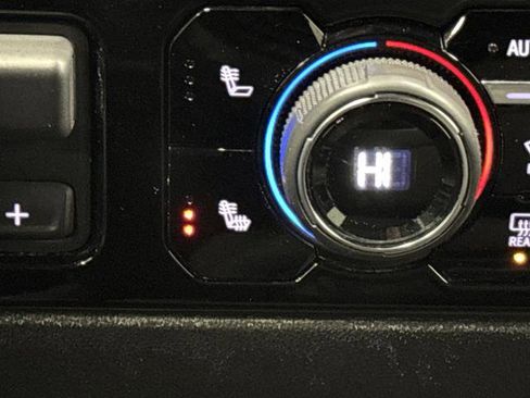 Used 2024 Chevrolet Silverado 2500 LT w/ Convenience Package image 7