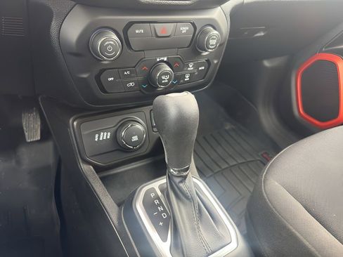 Used 2020 Jeep Renegade Latitude image 19