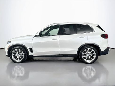 Used 2024 BMW X5 xDrive40i w/ Premium Package AWD/4WD image 3