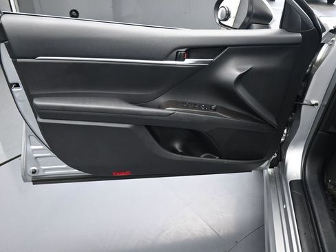 Used 2022 Toyota Camry SE FWD image 12