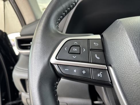 Used 2025 Toyota Highlander LE FWD image 19