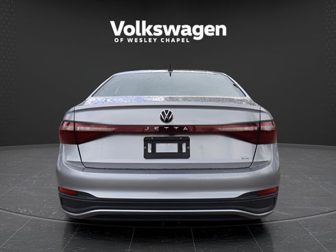 Certified 2025 Volkswagen Jetta SE FWD image 7