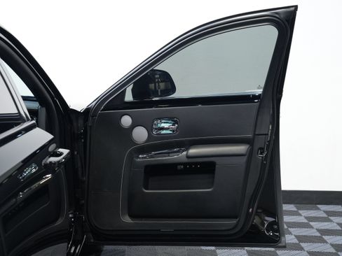 Used 2020 Rolls-Royce Ghost RWD image 30