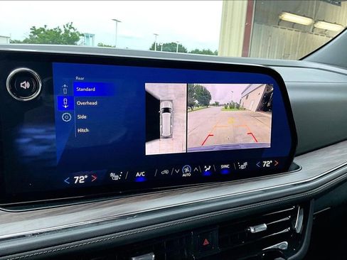 Used 2025 Chevrolet Suburban Z71 AWD/4WD image 18