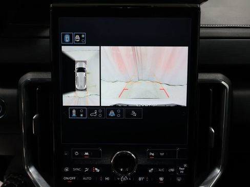 Used 2024 GMC Acadia Elevation image 30