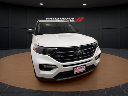 Used 2021 Ford Explorer XLT w/ Equipment Group 202A AWD/4WD image 5