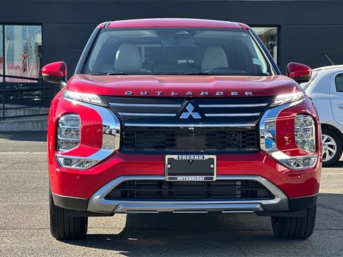 New 2025 Mitsubishi Outlander SE image 10