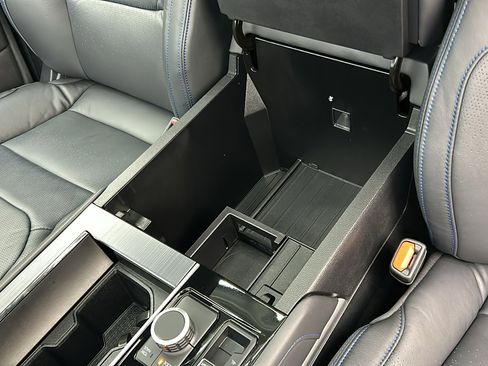 Used 2025 Toyota Sequoia Platinum image 28