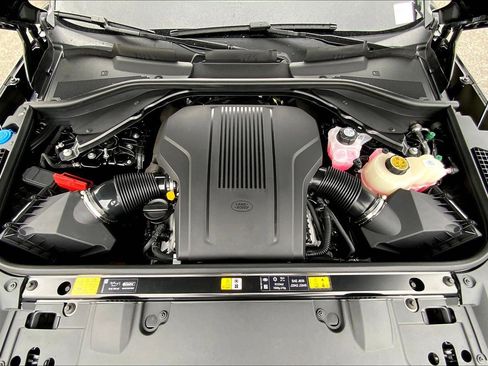 New 2025 Land Rover Range Rover SE image 12