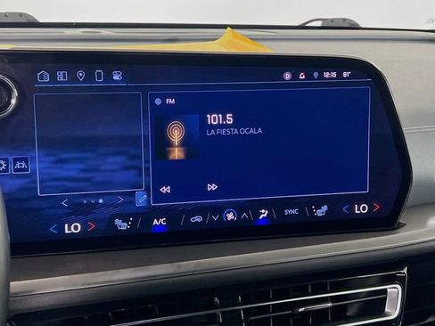 Used 2025 Chevrolet Traverse LT image 16