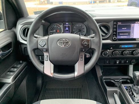 Used 2022 Toyota Tacoma TRD Sport image 17