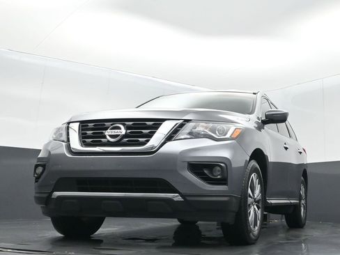 Used 2020 Nissan Pathfinder SV image 8