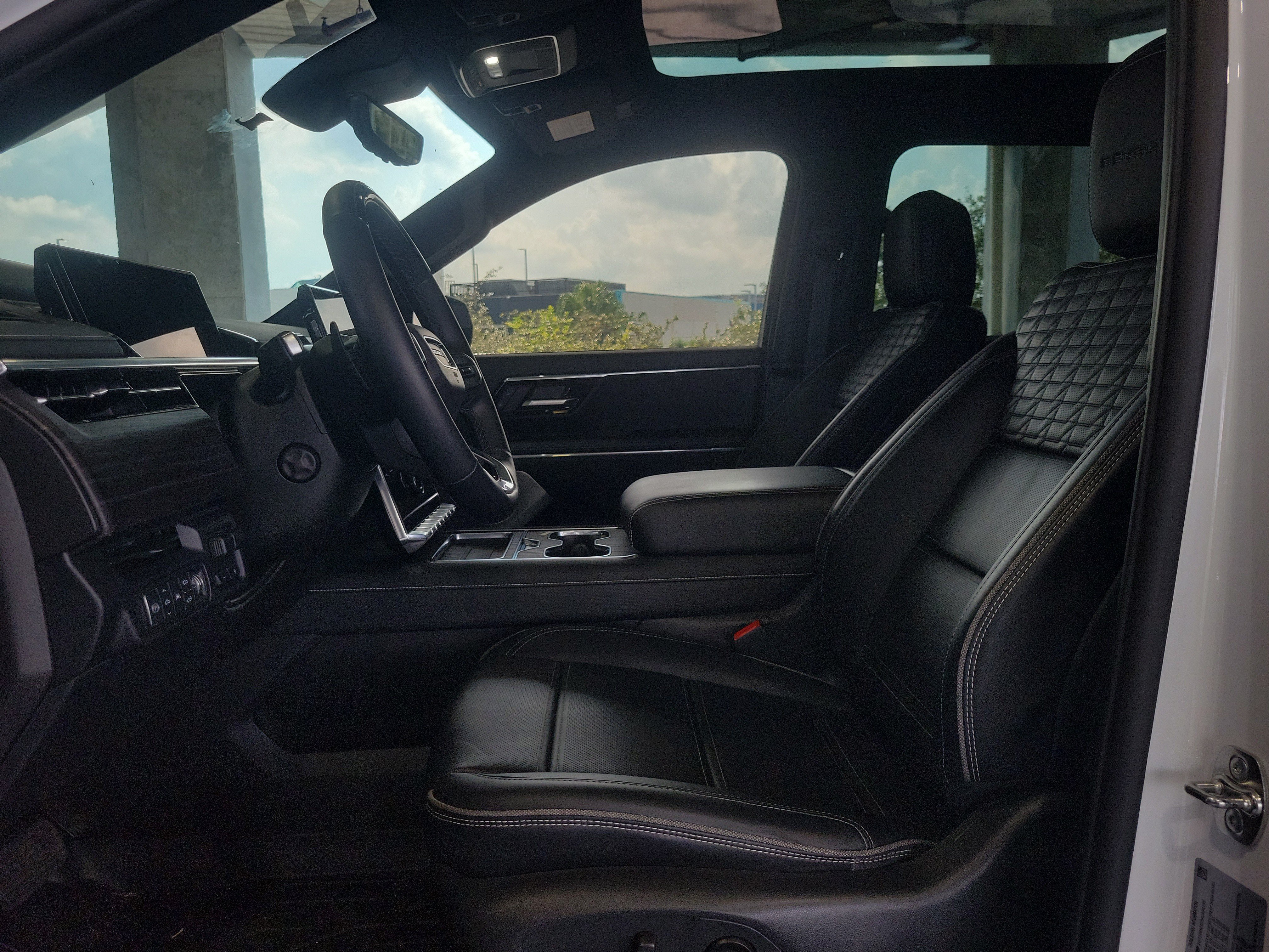 Used 2025 GMC Sierra EV Denali AWD/4WD image 18