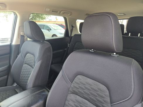 Certified 2025 Nissan Pathfinder SV image 9