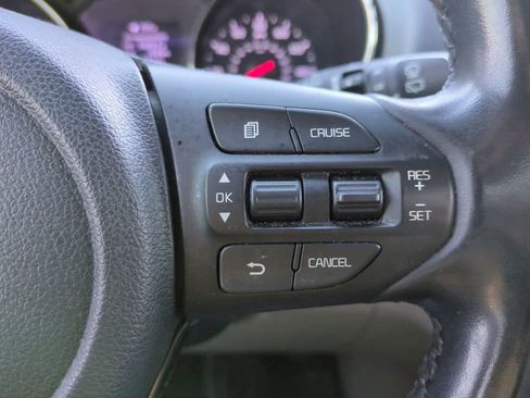 Used 2020 Kia Sedona EX image 24