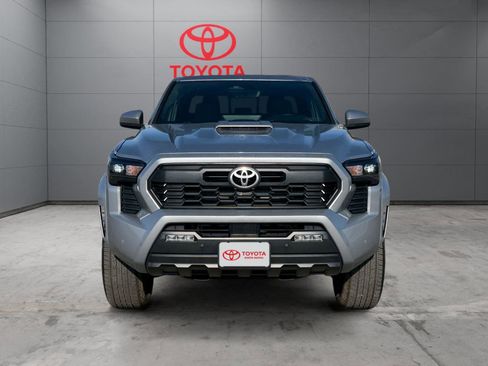 Used 2024 Toyota Tacoma TRD Sport w/ TRD Sport Upgrade Package image 3