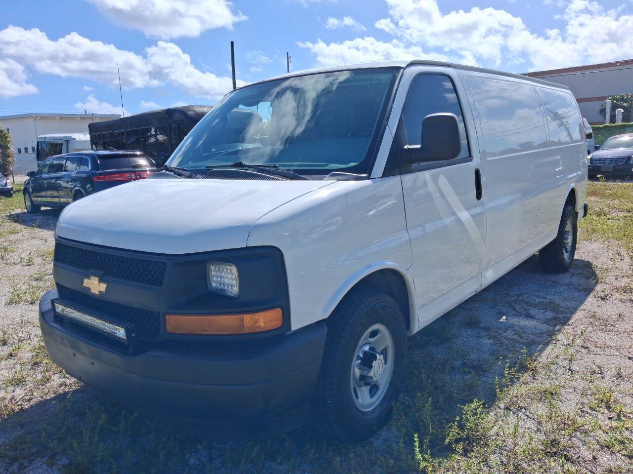 Used 2017 Chevrolet Express 2500 Extended RWD image 2
