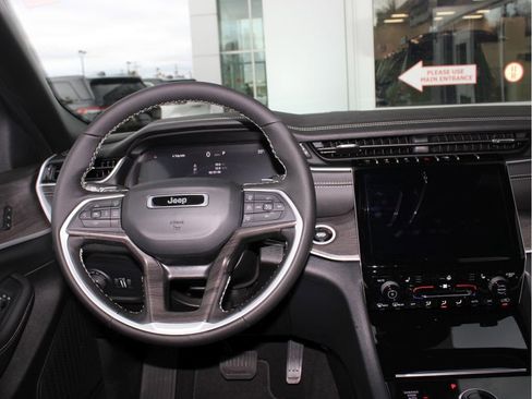 New 2025 Jeep Grand Cherokee Limited w/ Trailer Tow Package image 12