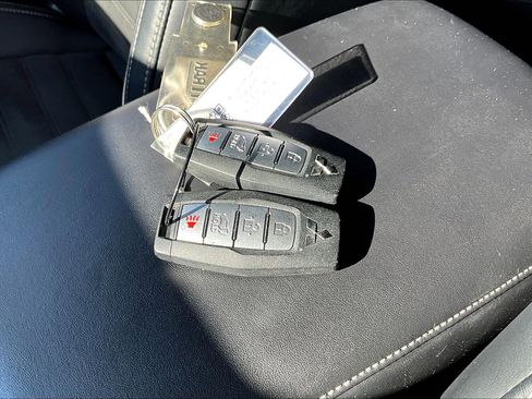 Used 2024 Mitsubishi Outlander SE image 35