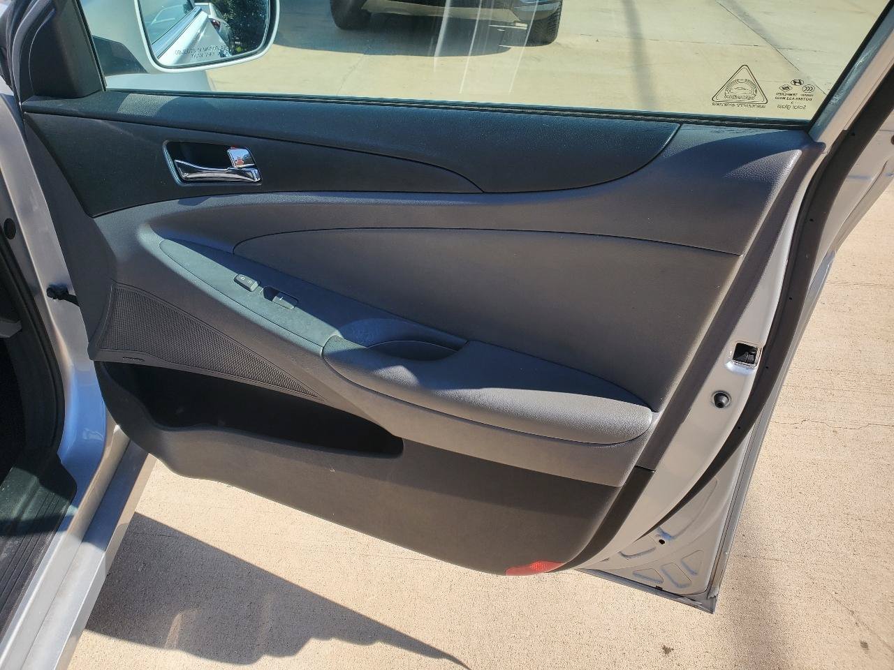 Used 2013 Hyundai Sonata SE w/ Navigation & Sunroof Pkg FWD image 6