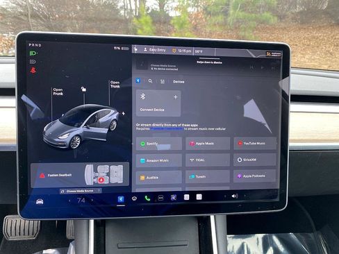 Used 2018 Tesla Model 3 Long Range image 17