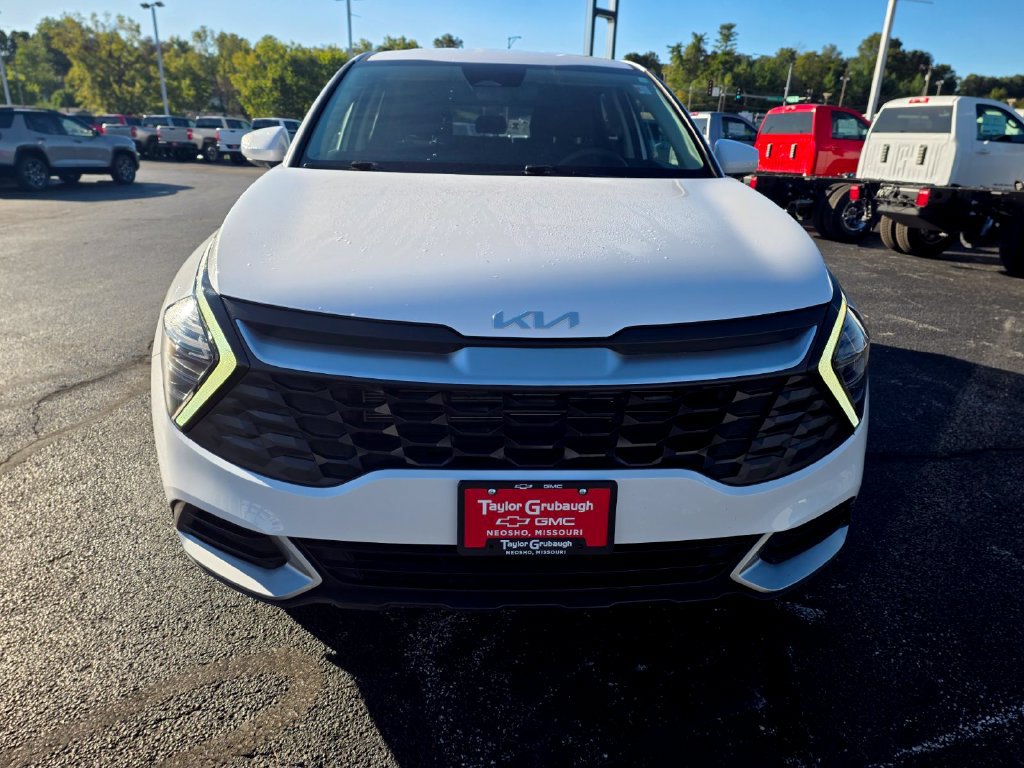 Used 2025 Kia Sportage LX FWD image 3