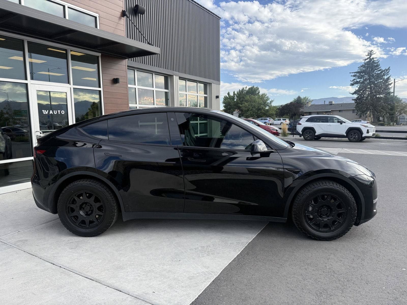 Used 2022 Tesla Model Y Long Range AWD/4WD image 9