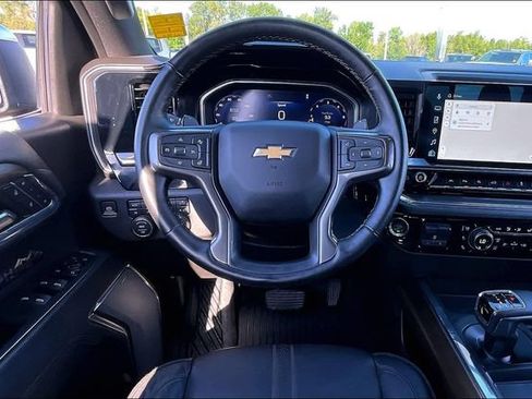 Used 2024 Chevrolet Silverado 1500 High Country w/ Z71 Off-Road Package AWD/4WD image 9