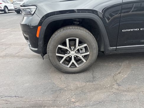 Used 2025 Jeep Grand Cherokee L Limited image 11