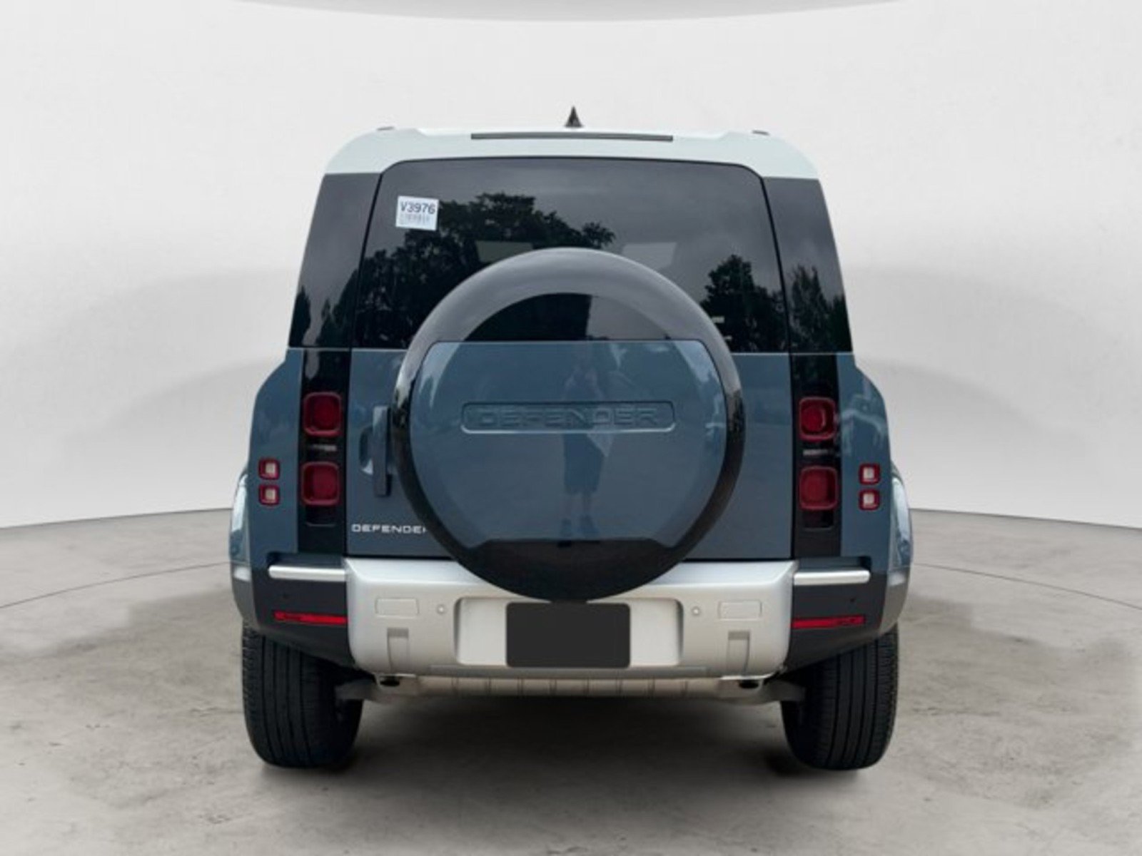 Used 2025 Land Rover Defender 110 S AWD/4WD image 5