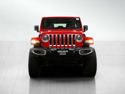 Used 2018 Jeep Wrangler Unlimited Sahara w/ Dual Top Group AWD/4WD image 8