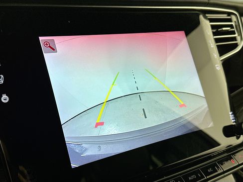 Used 2022 Jeep Wagoneer Series III w/ Flexible Seating Group image 14