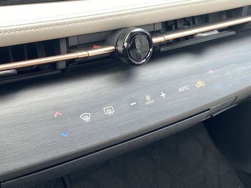Used 2023 Nissan Ariya FWD image 8